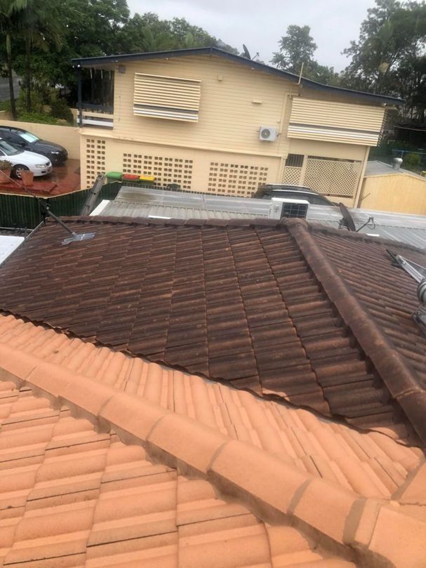 pressure cleaning roof tiles in progress
